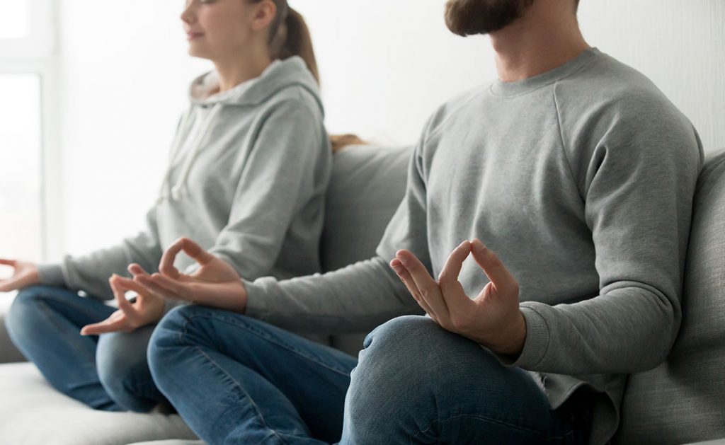 Regelmäßige Meditation trainiert das Gehirn, macht uns glücklich, widerstandsfähiger und verlangsamt den Alterrungsprozess ...